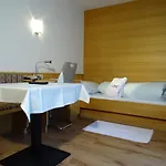 Otel Geierwallihof Klotz Konrad Keg